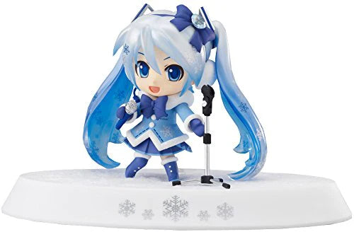 Snow Miku Fluffy Coat Nendoroid