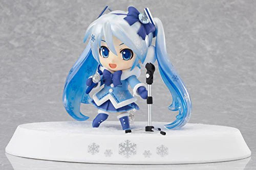 Snow Miku Fluffy Coat Nendoroid
